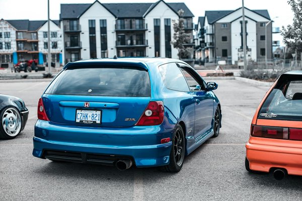 How to Properly Adjust the Valves on a Honda Civic Type R for Optimal Engine Performance?
