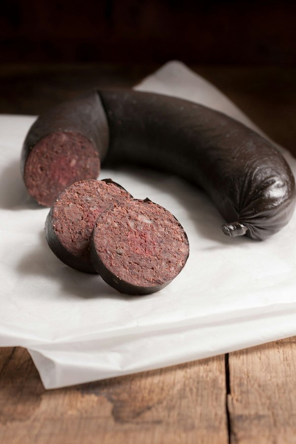 What Are the Essential Steps for Crafting an Authentic British Black Pudding?